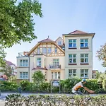 La 08 *